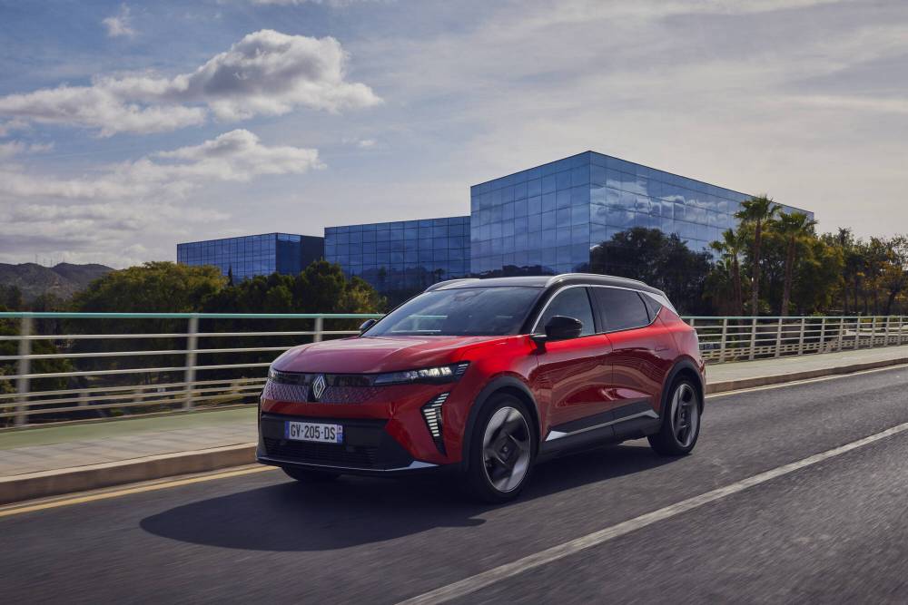 Renault Scénic E-Tech electric - Iconic Rouge Flamme.jpg